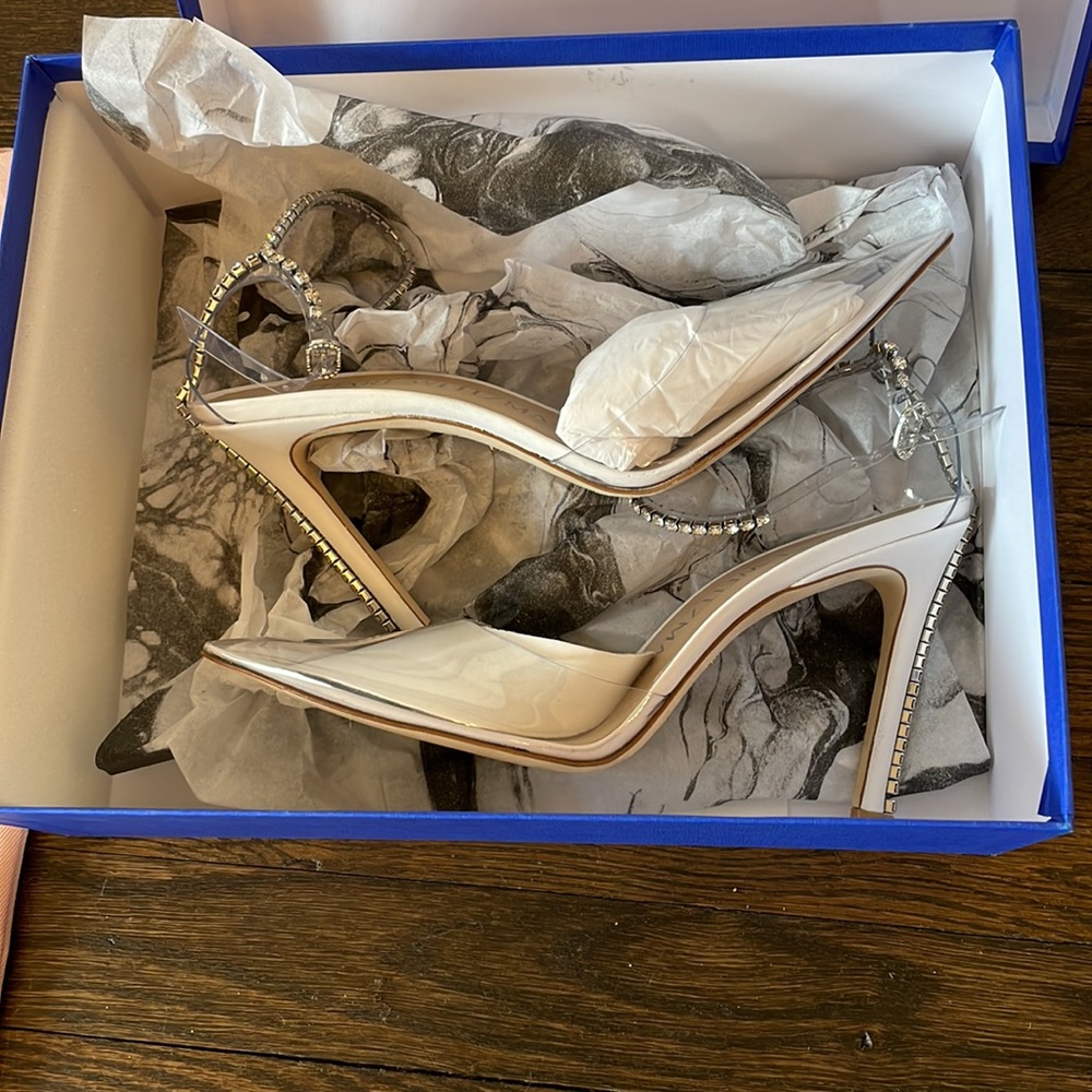 Stuart Weitzman Glam 100 Strap Pump in Clear & White Revolve size 7 - Picture 4 of 9